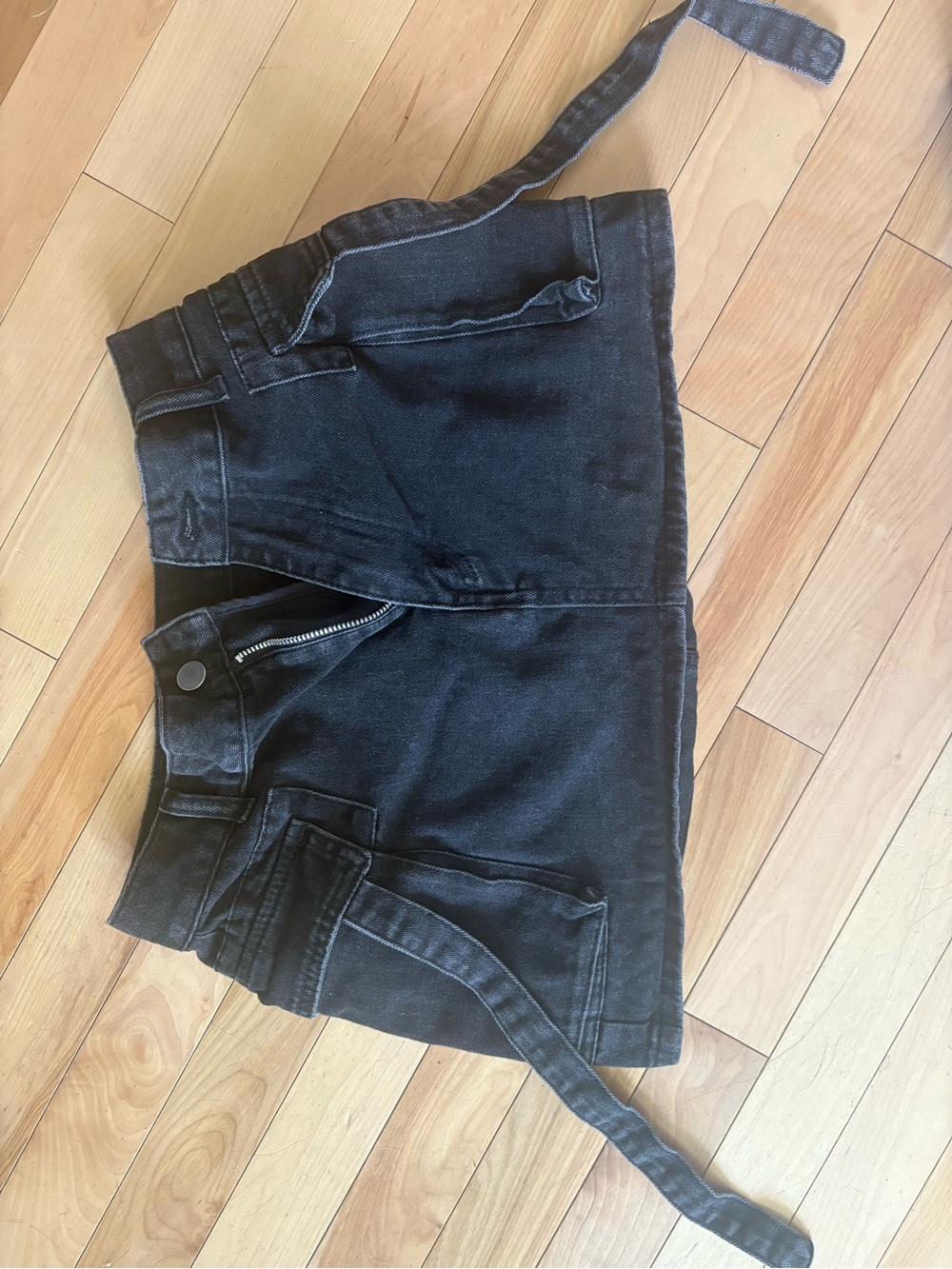 SHEIN Black High-Rise Denim Mini Skirt with Utility Straps